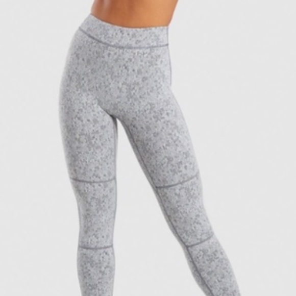 NWT Gymshark Fleur Texture Legging Size Medium - Picture 2 of 8